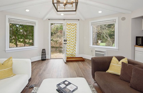 Lakeview Cabaña | Middleburg Cottage Near Salamander Resort Spa