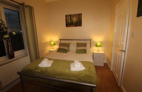 Chesterfield Casa | Middlecroft House Staveley by Smart Corporate Stays