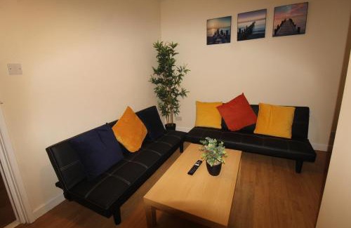 Chesterfield Casa | Middlecroft House Staveley by Smart Corporate Stays