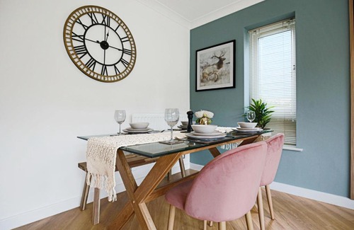 Milton Keynes Casa | Middleton House with Free Parking, Fast-Wifi, SmartTV and Garden by Yoko Property