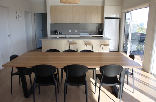 Middleton Casa | Middleton Surfers Beach - “Black Cockatoo”: Sea Views, 200m to Beach & Modern