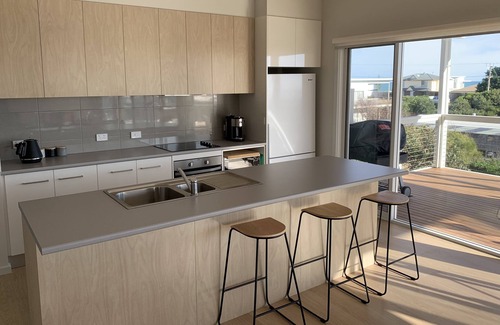 Middleton Casa | Middleton Surfers Beach - “Black Cockatoo”: Sea Views, 200m to Beach & Modern