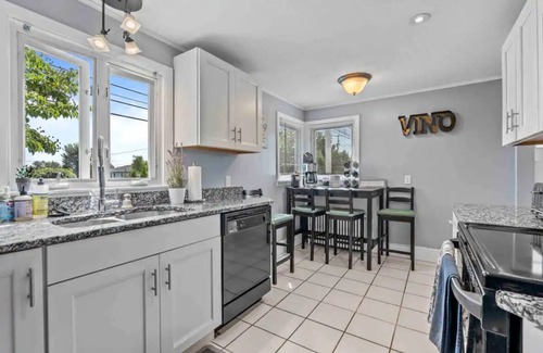 Newport East Casa | Middletown Beach Bungalow Near Newport