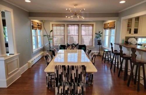 Newport East Casa | Middletown Bungalow - RIBryan Property