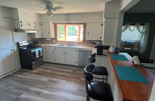 Newport East Casa | Middletown-Newport Cozy Ranch