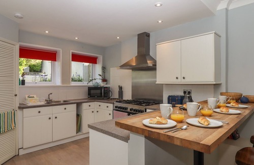 Brixham Casa | MIDHURST, pet friendly, country holiday cottage in Brixham