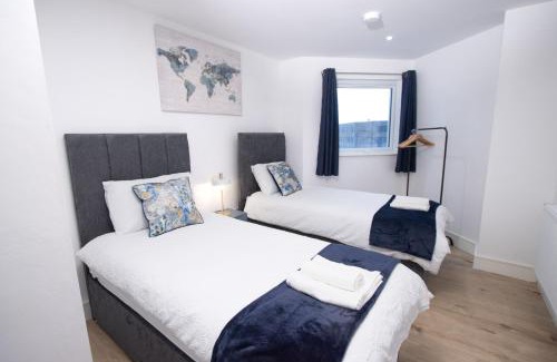 Luton Apartamento | Midland Apartment I 1-min walk to town centre & station I 8-mins to airport I private balcony