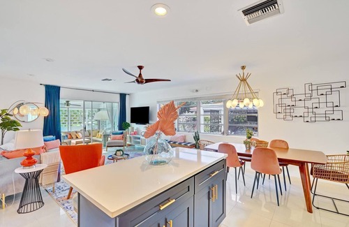 Coral Shores Casa | MidMod -BoHo Glam! Managed by BNR Vacation Rentals