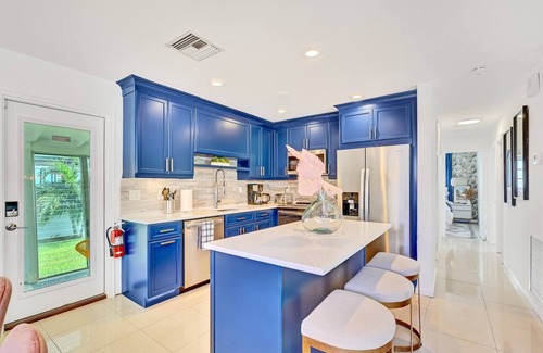 Coral Shores Casa | MidMod -BoHo Glam! Managed by BNR Vacation Rentals