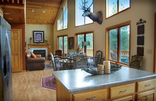 Rapid City Casa | Midnight Blu Beautiful home close to Lake Pactola