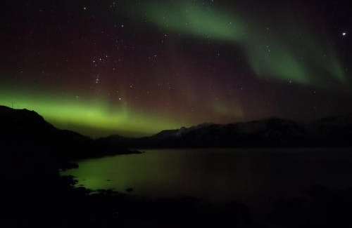 Vestvagøy Casa | Midnight-sun and Northern-lights house by ocean
