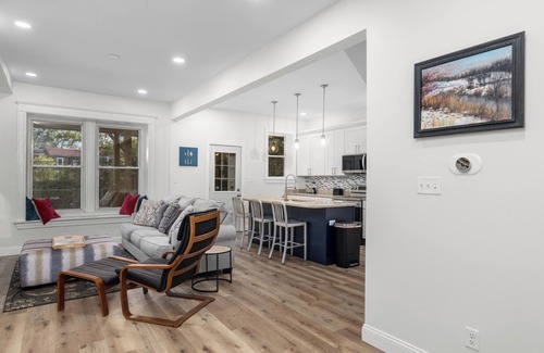 St. Louis Casa | Midterm Rental* 1 Mi from Wash U* Pet Friendly