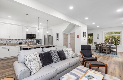 St. Louis Casa | Midterm Rental* 1 Mi from Wash U* Pet Friendly