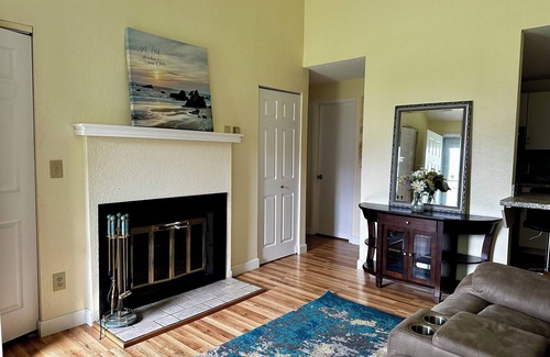 Russian Jack Park Condominio | Midterm Rental Townhouse Style Condo in Anchorage