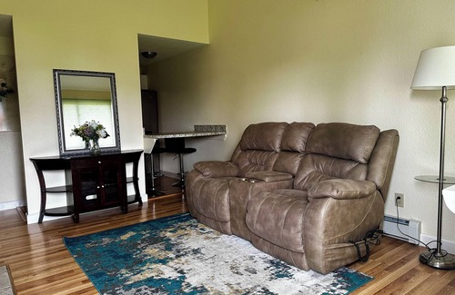 Russian Jack Park Condominio | Midterm Rental Townhouse Style Condo in Anchorage