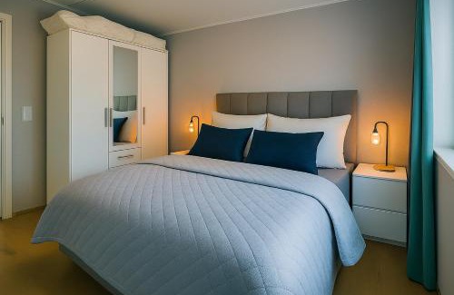 Tromso Apartamento | Midtgaard Modern 2 bedrooms Apartment with premium King Bed, Queen Bed, Free Parking, Perfect Year Round for Exploring Tromsø, Kvaløya and Nearby Islands