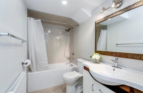 Oakwood Village Apartamento | Midtown 2 Bedroom Apartment