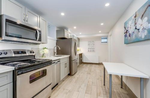 Oakwood Village Apartamento | Midtown 2 Bedroom Apartment