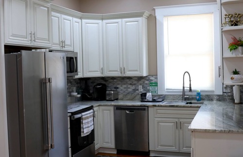 Metropolitan Casa | Midtown 2 Stories, Elegant & Comfortable, Newly Renovated Historic Home nearSCAD