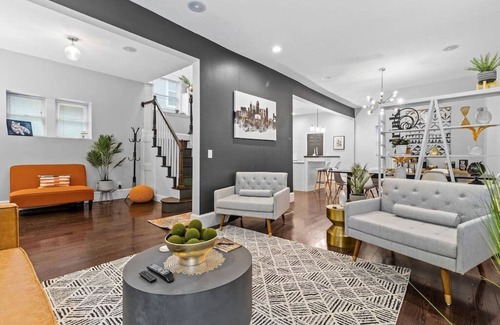 Hanover Place Casa | Midtown Boulevard - Hot Tub by Plaza & Westport