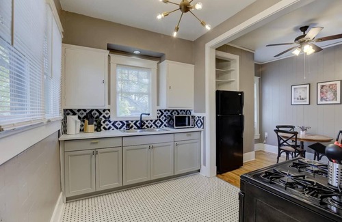 Midtown Apartamento | Midtown Classic Apartment with Modern Touches!