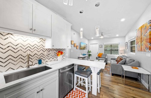 Cocoa Beach Apartamento | Midtown Cottage - Walk to it All!