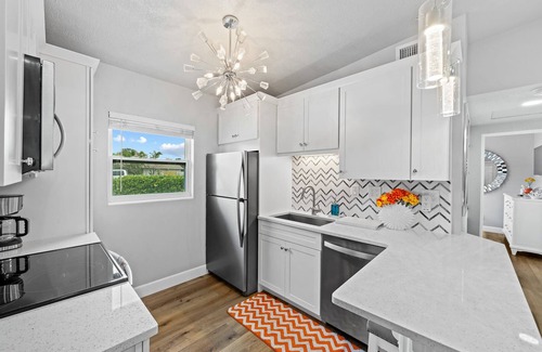 Cocoa Beach Apartamento | Midtown Cottage - Walk to it All!