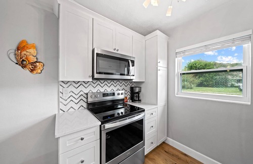 Cocoa Beach Apartamento | Midtown Cottage - Walk to it All!