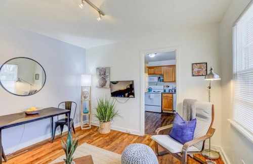 Midtown Apartamento | Midtown Cottage Walk to Overton Square