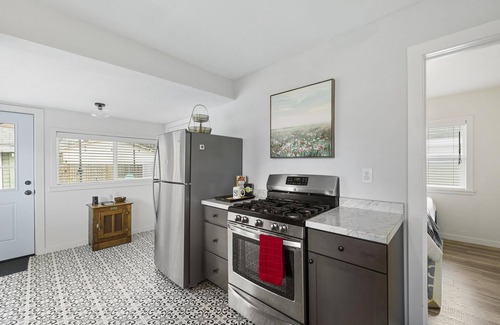 Coeur d'Alene Cabaña | Midtown Outpost: Cozy Cottage - 1 mile from Lake Coeur d'Alene! Walkable Area