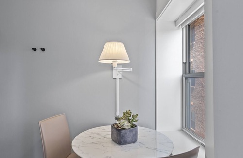 Hanover Place Apartamento | Midtown Studio Steps from Dining and Nightlife