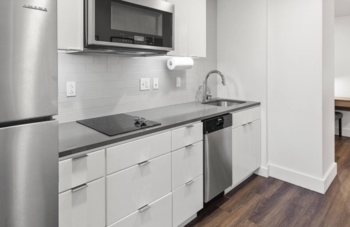 Hanover Place Apartamento | Midtown Studio Steps from Dining and Nightlife