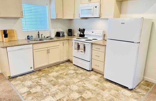 Old Southwest Casa | Midtown Townhouse 3TVs Fast WiFi 2 Baths Sleeps 6