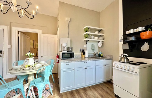 Harrisburg - Hershey Apartamento | Midtown Whimsical Apartment 1 Block To River- Walk To Restaurants!