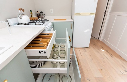 Dimond Apartamento | Midvale Mama, Heart of Oakland's Laurel District