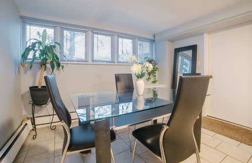 Clearing Casa | ✈️ 🌏 Midway Airport 2 Bedroom w/ full kitchen 🌏✈️