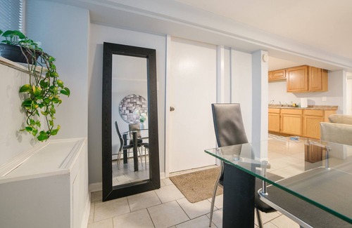 Clearing Casa | ✈️ 🌏 Midway Airport 2 Bedroom w/ full kitchen 🌏✈️