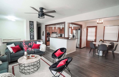 Waldron Casa | Midwest Haven- Spacious, Family Home, Near Airport