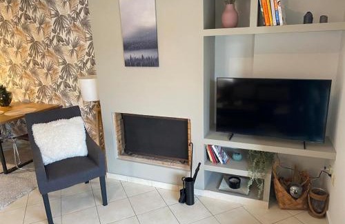 Marousi Apartamento | Miele Two Bedroom Apartment in Marousi