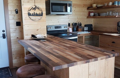 Babb Cabina | Miista'k Mountain Cabin -- Modern Cabin -- 15 Min to Glacier East Entrance