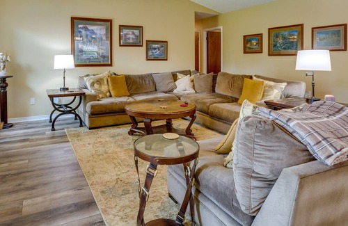 Milton Casa | 'Mike’s Place' Spacious Home, Private Yard & Pool