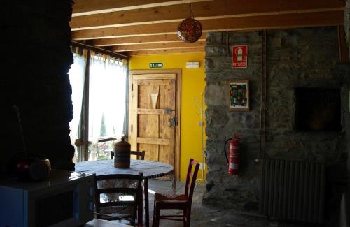 Palacios del Sil Apartamento | MIL MADREÑAS ROJAS