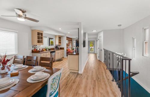 Townsite Casa | Mile to Beach! Private, Family & Pet Friendly Oasis! Pool Table & Hot tub!
