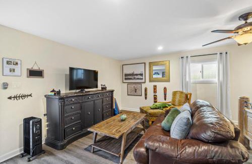 Townsite Apartamento | Mile to Beach! Tiki Master Suite