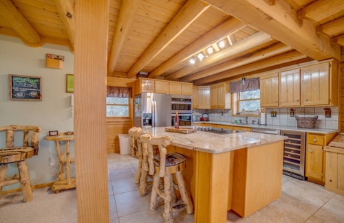 Florissant Casa | Miles from anything, in the middle of everything