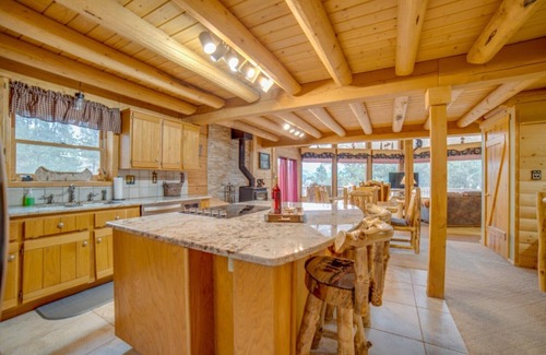 Florissant Casa | Miles from anything, in the middle of everything