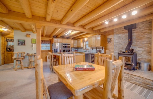 Florissant Casa | Miles from anything, in the middle of everything