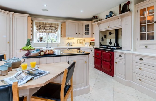 Mangotsfield Cabaña | Milestone - Greet, near Winchcombe