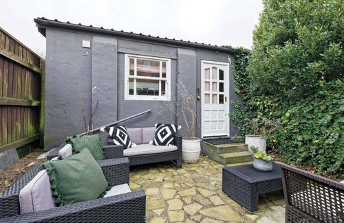 Whitstable Cabaña | Milk Shed - Couples Seaside Retreat Whitstable