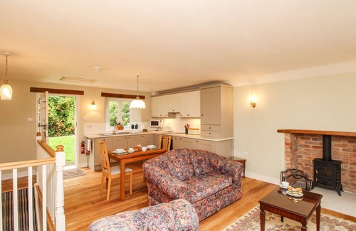 Upwey Cabaña | MILL COTTAGE, romantic, with a garden in Upwey